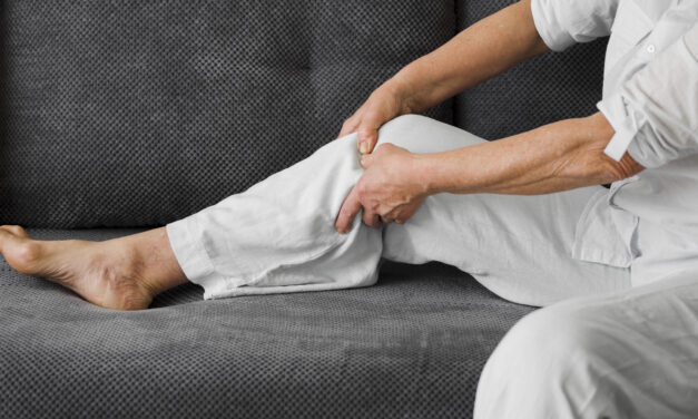 Calambres en estas fechas decembrinas: por qué ocurren y cómo prevenirlos